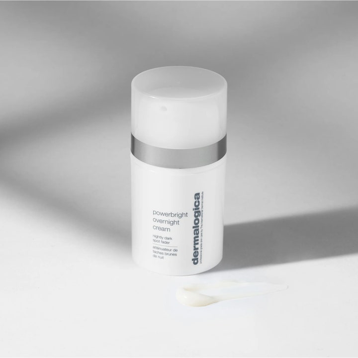 Dermalogica Powerbright Overnight Cream 50 ml nattcreme mod pigmentpletter i hvid pumpeflaske med cremet tekstur