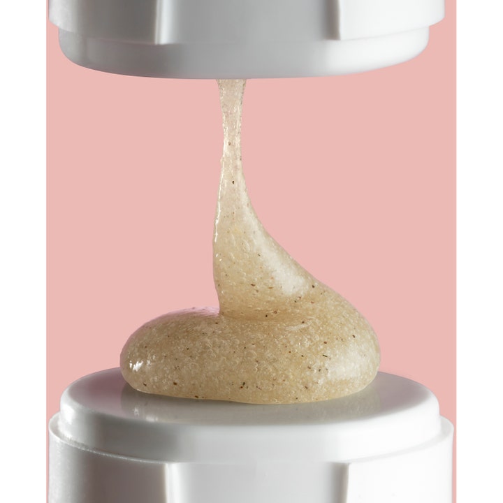 Ole Henriksen Touch Retexturizing Body Scrub Jumbo 240 g eksfolierende scrub med grynget beige tekstur og korn