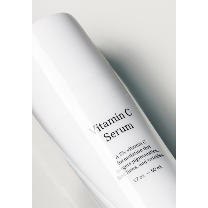 Jorgobé Vitamin C Serum 50 ml lysnende ansigtsserum i hvid flaske der modvirker pigmentering og rynker