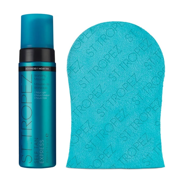 St. Tropez Self Tan Express 200 ml selvbruner mousse giver naturlig glød med teal flaske og blå påføringshandske