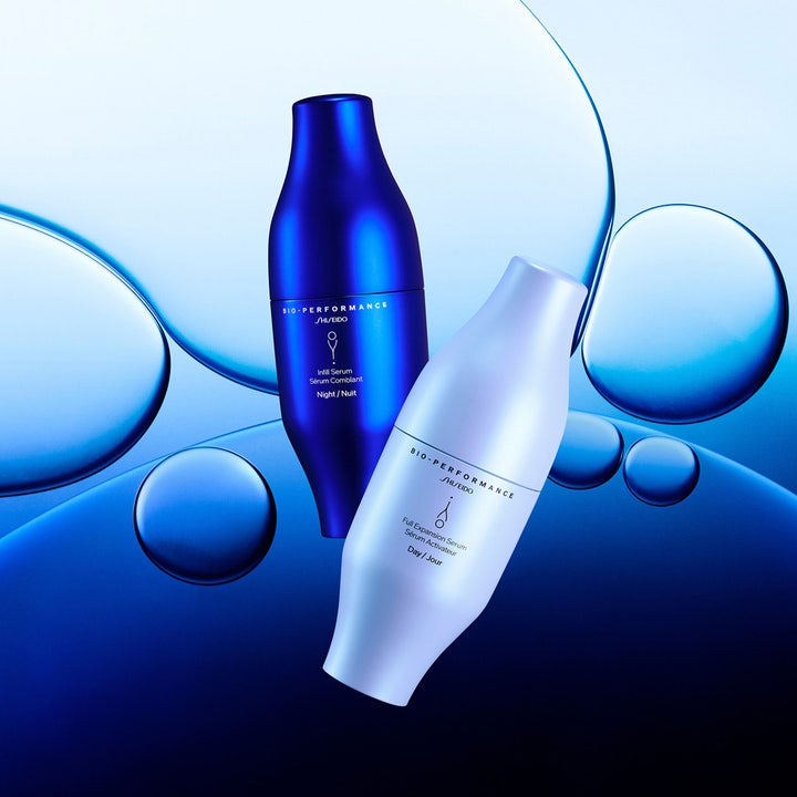 Shiseido Bio-Performance Skin Filler Duo Serum 60 ml udfyldende serum i blå og hvid flakon med vandbobler