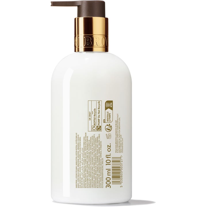 Molton Brown Mesmerising Oudh Accord & Gold 300 ml håndlotion i hvid flaske med guld-pumpe og ingrediensliste bagpå