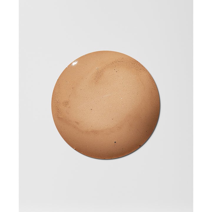 Heliocare Gel Oil-Free SPF 50+ Beige 50 ml solcreme med en cremet cirkulær teksturprøve i en lys beige nuance