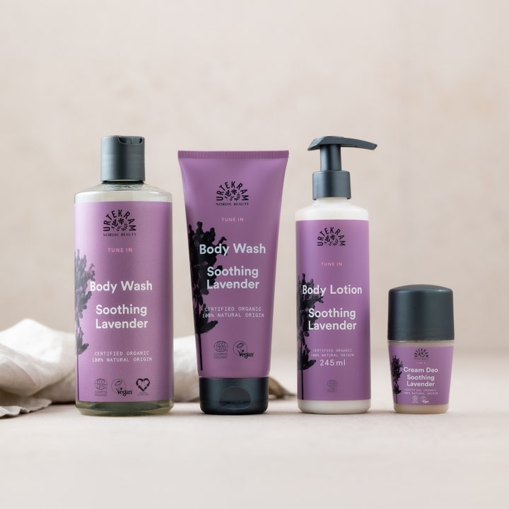 Urtekram Body Wash Soothing Lavender 200 ml beroligende kropsplejesæt i lilla emballage med tube og pumpe.