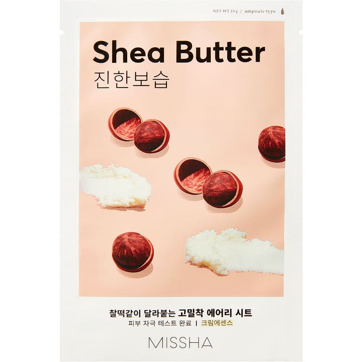 Missha Airy Fit Sheet Mask Shea Butter 19 g fugtgivende ansigtsmaske i hvid sachet med billeder af sheanødder.