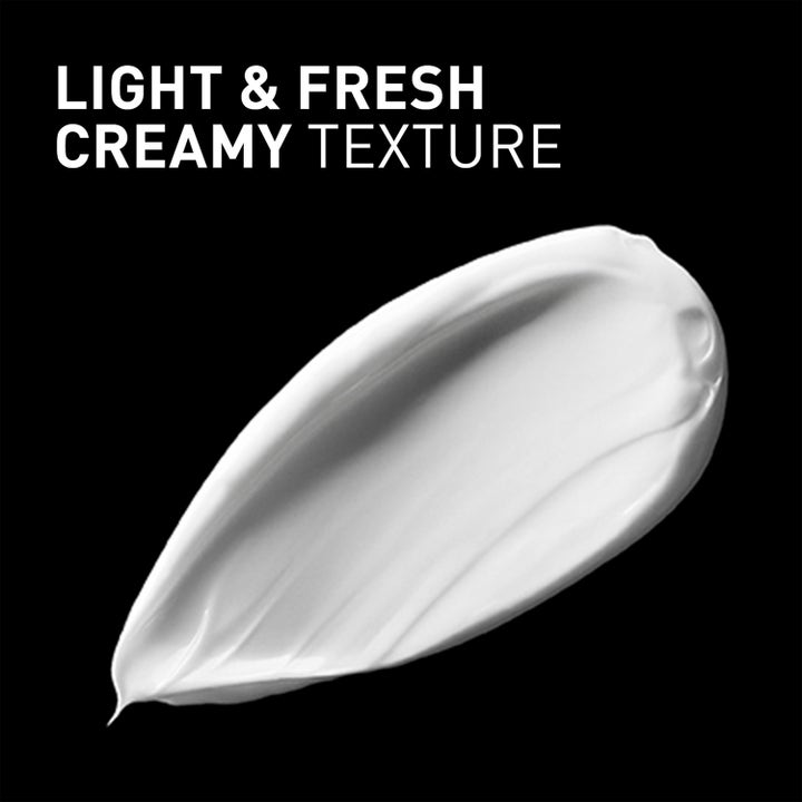 Filorga Hyalu-Filler Cream 50 ml fugtgivende dagcreme med en let og frisk cremet tekstur vist i et hvidt strøg