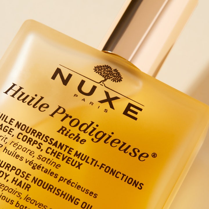 Nuxe Huile Prodigieuse Riche 100 ml nærende kropsolie i glasflaske med gulddetaljer og sort tekst