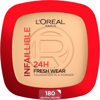 L'Oréal Paris Infaillible 24H Fresh Wear Foundation in a Powder