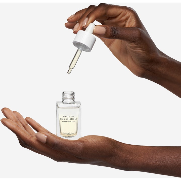 Elizabeth Arden White Tea Skin Bi-phase Oil Serum 30 ml styrkende ansigtsolie der giver fugt i glasflaske med pipette