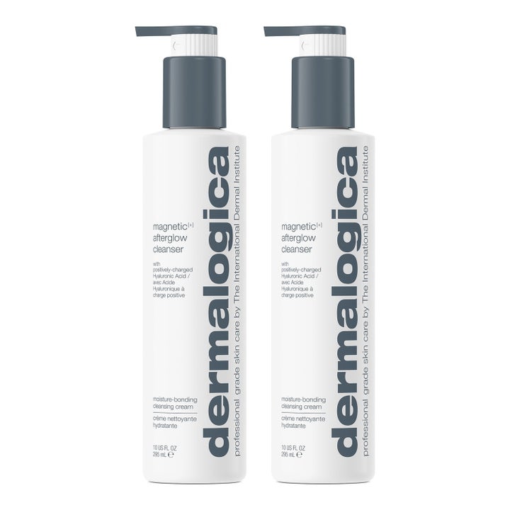 Dermalogica Magnetic Afterglow Cleanser 295 ml fugtbindende ansigtsrens med hyaluronsyre i to hvide flasker med grå pumpe.