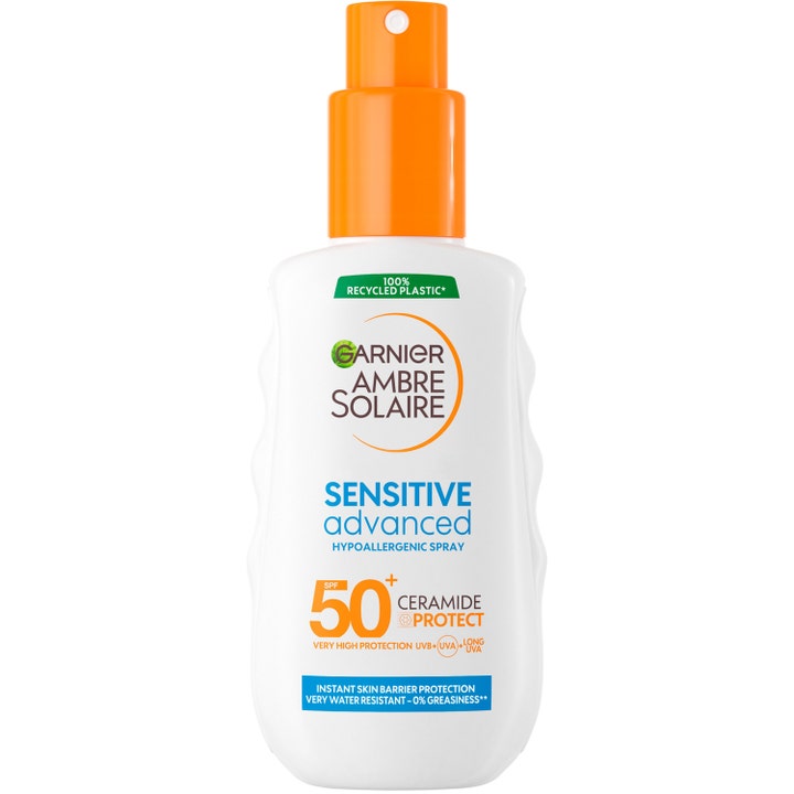 Garnier Ambre Solaire Sensitive Advanced solspray SPF 50+ beskytter sensitiv hud i hvid flaske med orange sprayhoved