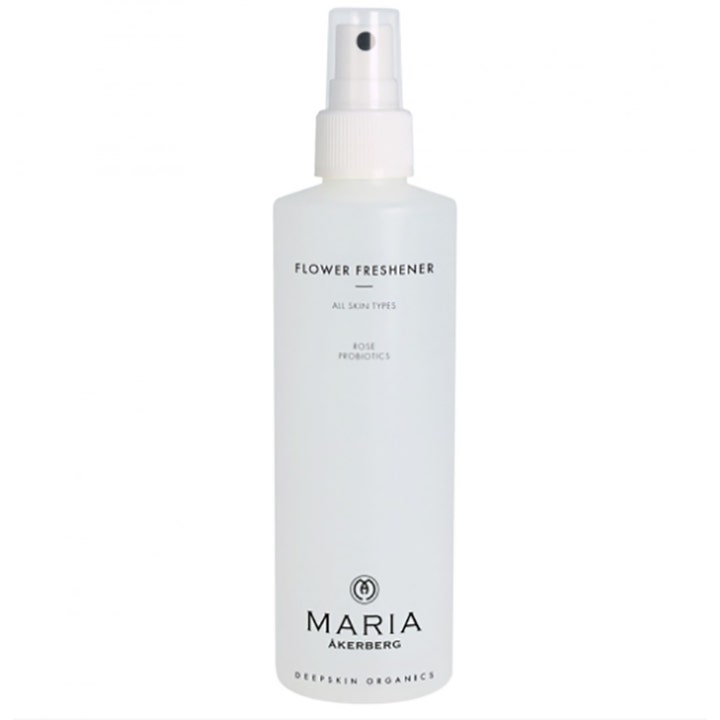 Maria Åkerberg Flower Freshener fugtgivende ansigtsmist med rose og probiotika i hvid mat sprayflaske