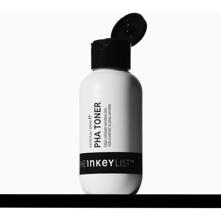 The INKEY List PHA Toner 100 ml eksfolierende ansigtsvand med en klar flydende tekstur i dråbeform