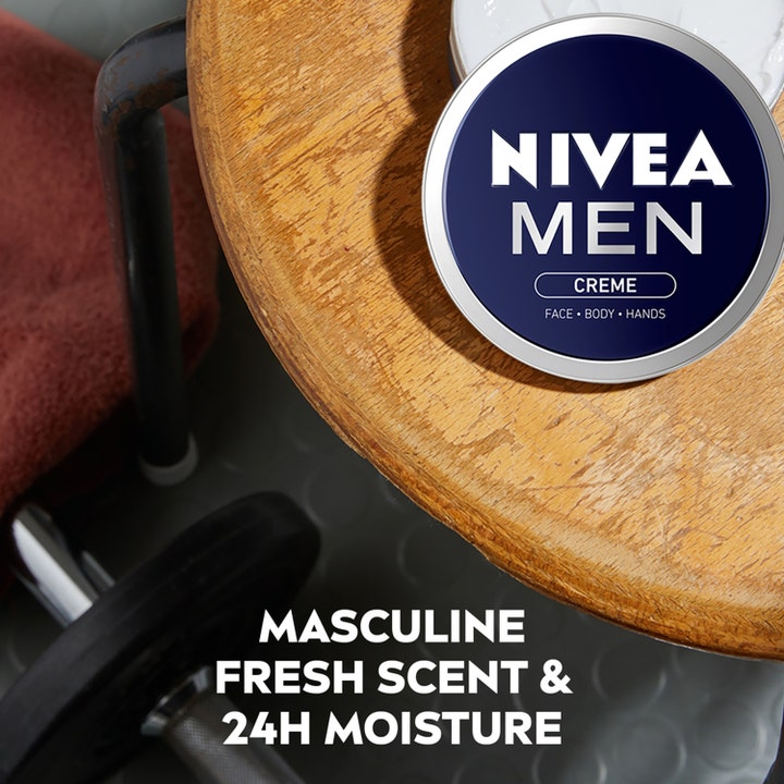 NIVEA Men creme 150 ml fugtgivende creme i blå metaldåse på trætaburet giver maskulin duft og 24h fugt.