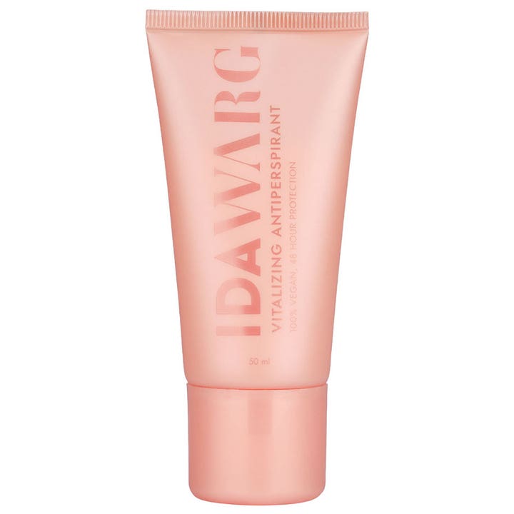 Ida Warg Vitalizing Antiperspirant 50 ml giver 48 timers beskyttelse i en vegansk ferskenfarvet tube