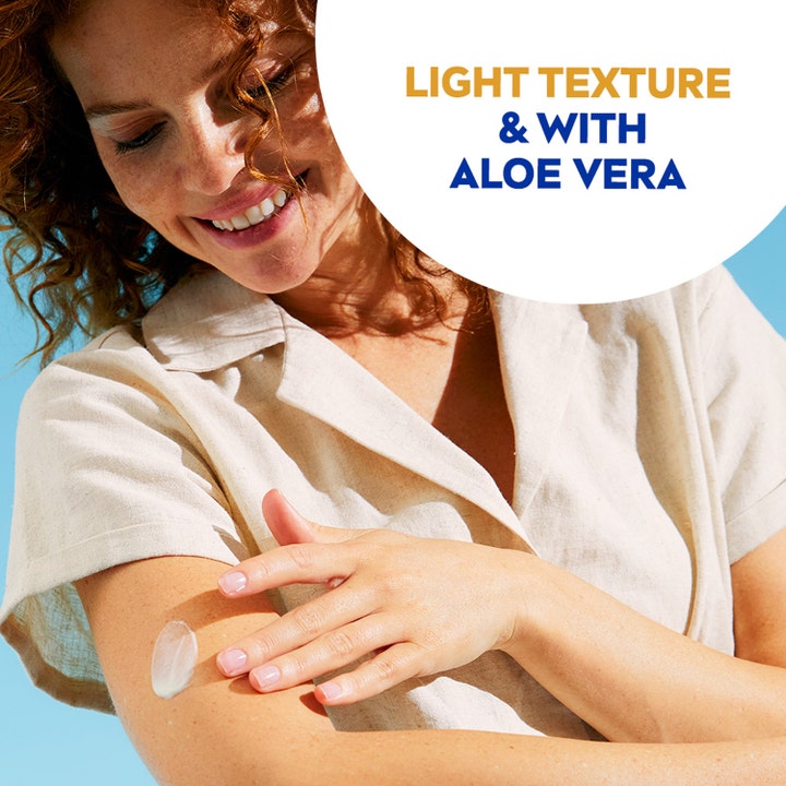 NIVEA Sun Sensitive Immediate Protect Lotion 200 ml solcreme med aloe vera og let tekstur påføres huden