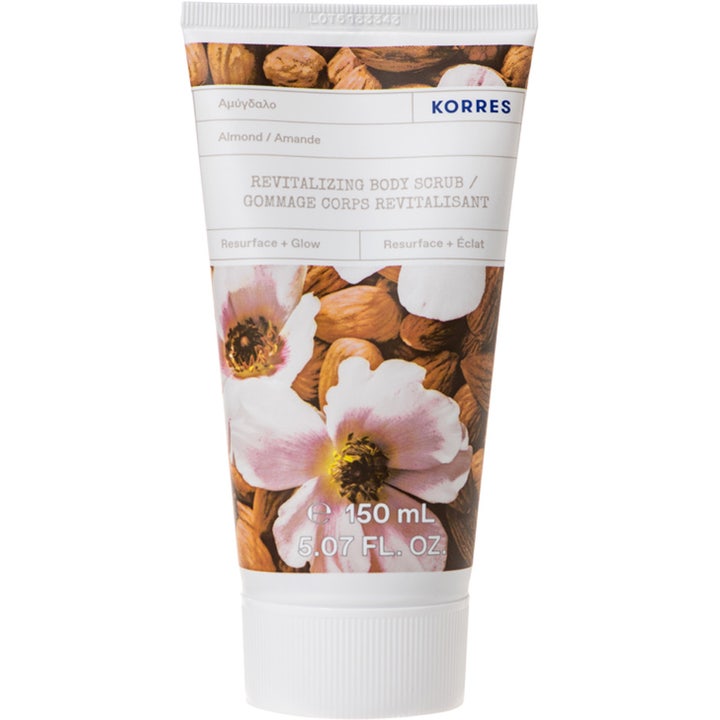 Korres Almond Revitalizing Body Scrub 150 ml eksfolierende kropsscrub i hvid tube med billeder af mandler og blomster.