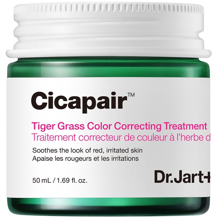 Dr. Jart+ Cicapair Tiger Grass Color Correcting Treatment 50 ml beroliger rødme i en grøn glaskrukke med hvidt låg