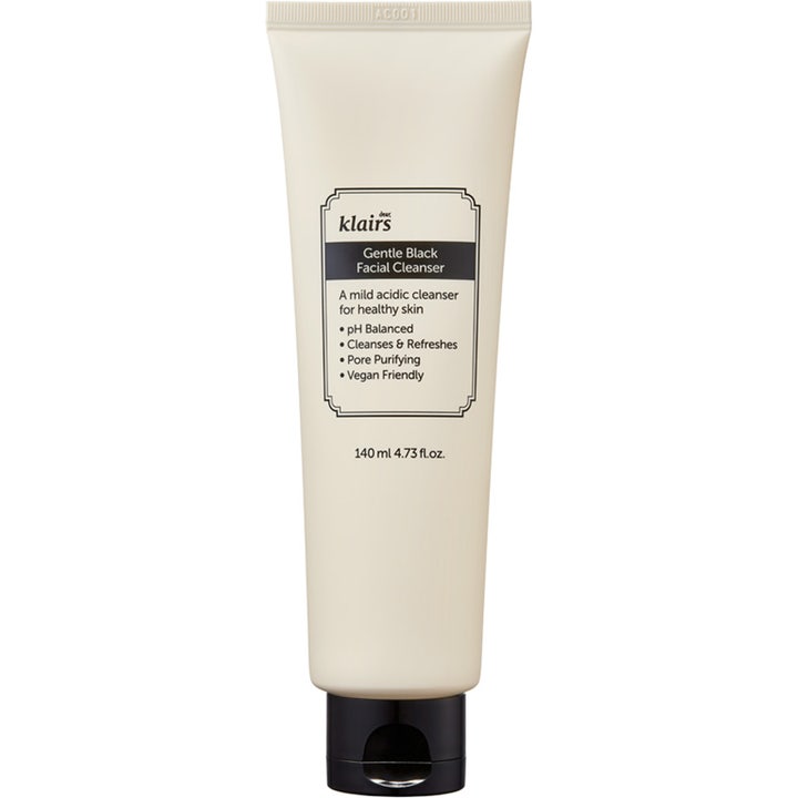 Klairs Gentle Black Facial Cleanser 140 ml porensrensende ansigtsvask i en cremefarvet tube med sort låg