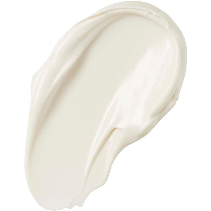 No7 Lift & Luminate Triple Action Day Cream 50 ml er en cremet dagcreme med en glat og fyldig hvid tekstur.