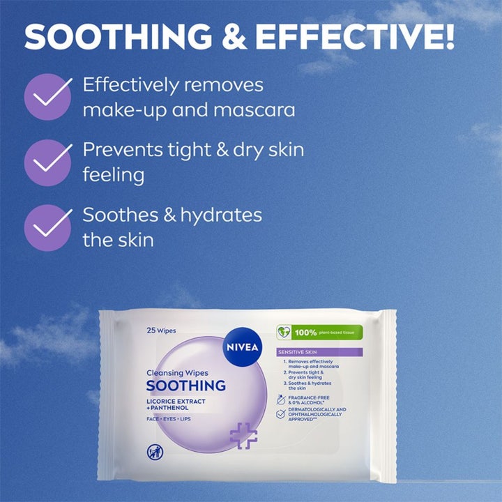 NIVEA Sensitive Cleansing Wipes 25 stk. beroligende sminkefjerner i hvid pakke mod en blå himmelbaggrund.