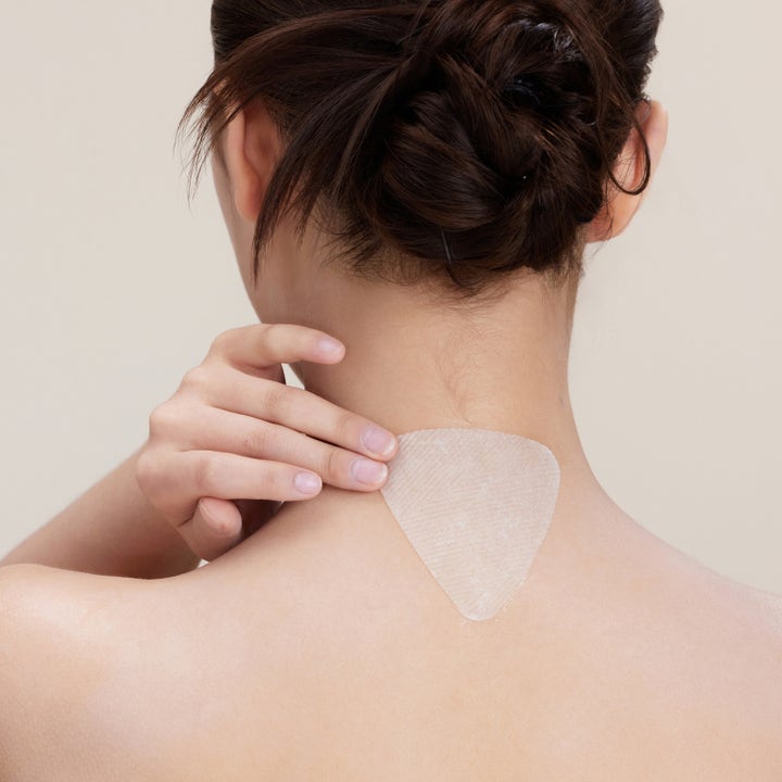 Dr. Ceuracle Tea Tree Purifine Toner Pad 160 ml beroligende toner pads der påføres direkte på huden på nakken.