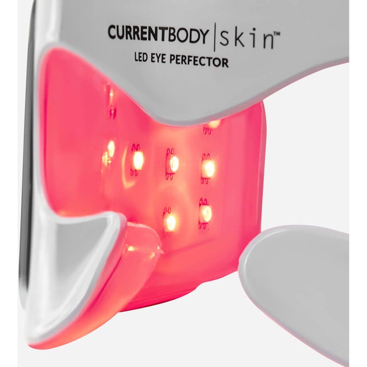 Currentbody Skin LED Eye Perfector anti-age øjenmaske med lysende røde LED-lys i hvidt apparat