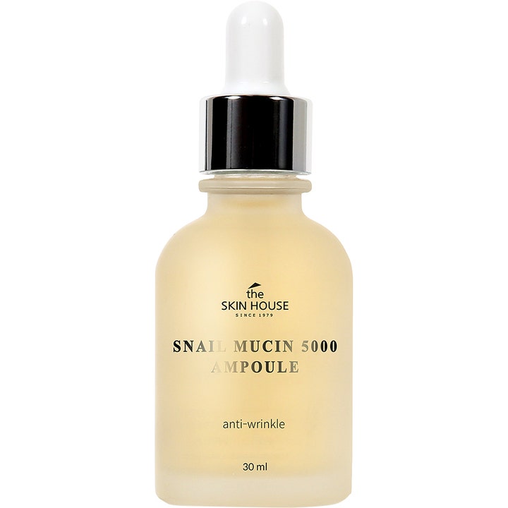 The Skin House Snail Mucin 5000 Ampoule 30 ml rynkebekæmpende ampul i frostet glas med sølvlåg og hvid pipette.