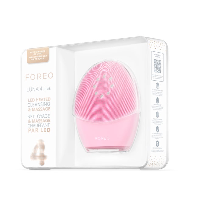 FOREO LUNA 4 plus 1 stk. ansigtsrenser i lyserød silikone i hvid æske med teksten LED Heated Cleansing & Massage.