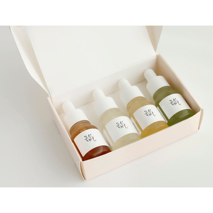 Beauty of Joseon Hanbang Serum Discovery Kit 40 ml med fire små glasflasker i en hvid gaveæske.