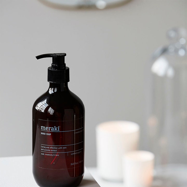 Meraki Meadow Bliss Hand Soap 490 ml plejende økologisk håndtvål med havre i mørkebrun flaske med pumpe