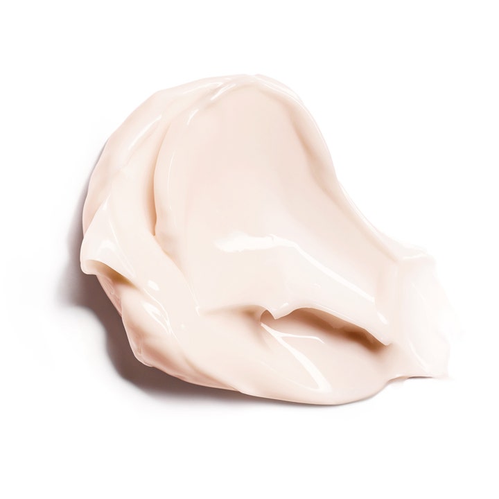 Clarins Multi-Active Jour 50 ml dagcreme med en silkeblød lyserød tekstur der giver glød og udglatter huden