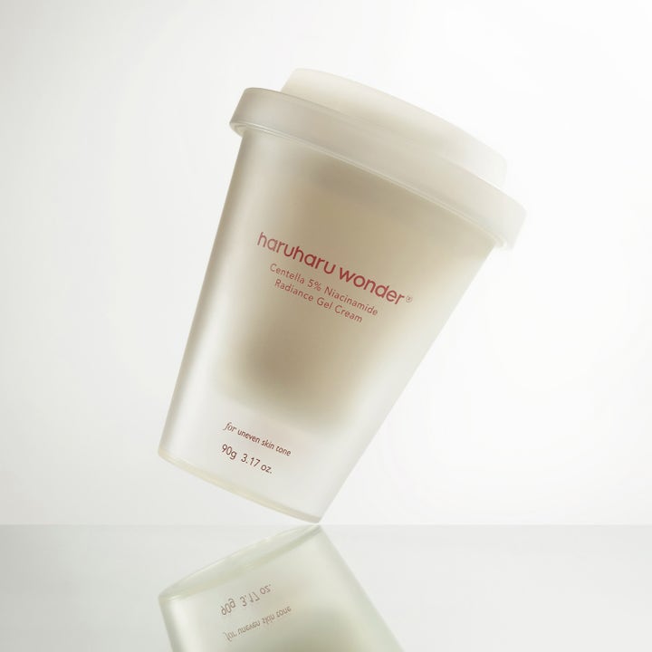 haruharu wonder Centella 5% Niacinamide Radiance Gel Cream 90 g i en unik kaffekop-lignende hvid krukke