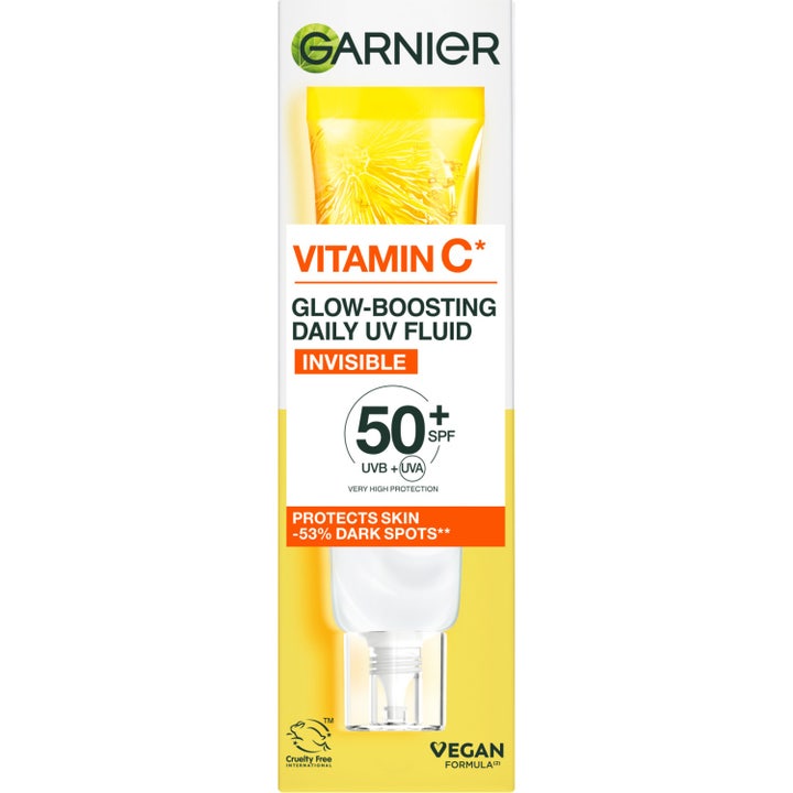 Garnier SkinActive Vitamin C Daily UV Fluid 40 ml giver glød med SPF 50 i en hvid og gul tube med usynlig finish