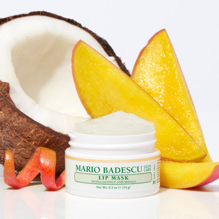 Mario Badescu Lip Mask Coconut & Mango 14 ml fugtgivende læbemaske i hvid krukke med kokos og friske mangoskiver