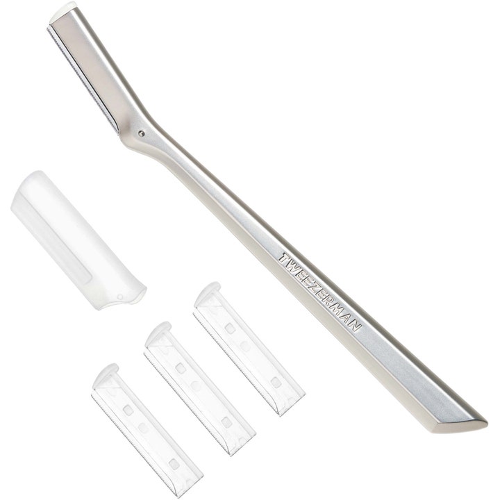 Tweezerman Facial Razor med 3 blade fjerner dun og eksfolierer huden med sit slanke sølvfarvede design.