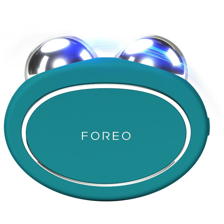 FOREO BEAR 2 body 1 stk opstrammende mikrostrøm-enhed i turkis med to store blanke sølvfarvede metalkugler.
