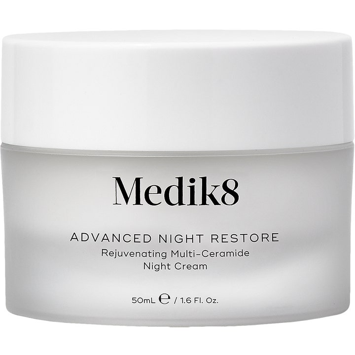 Medik8 Advanced Night Restore 50 ml foryngende natcreme med ceramider i en elegant krukke af frostet glas med hvidt låg.