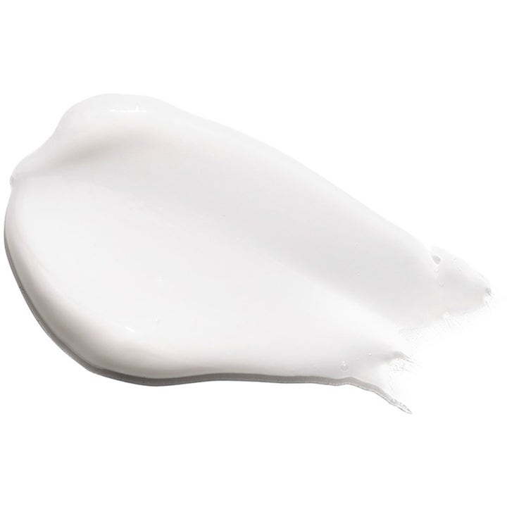 Exuviance Glycolic Perfecting Moisturizer 45 g nattcreme viser en fyldig hvid cremetekstur der udglatter huden.