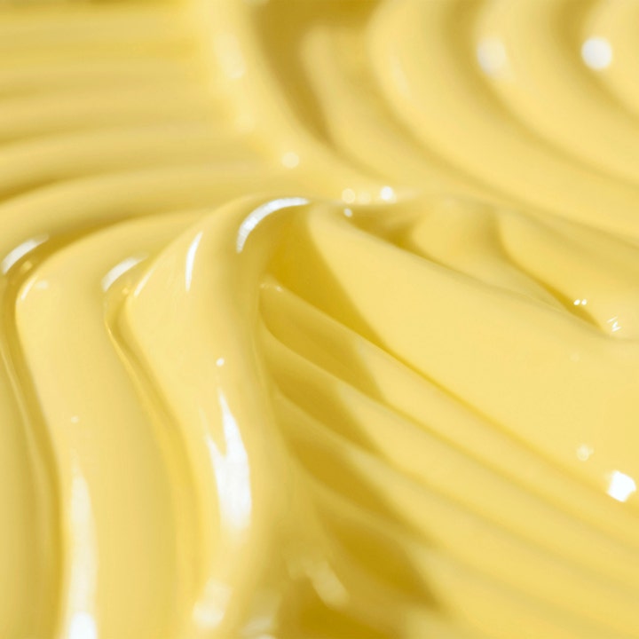 Ole Henriksen Dewtopia 5% Acid Firming Night Crème 50 ml opstrammende nattcreme med en fyldig, gul og cremet tekstur