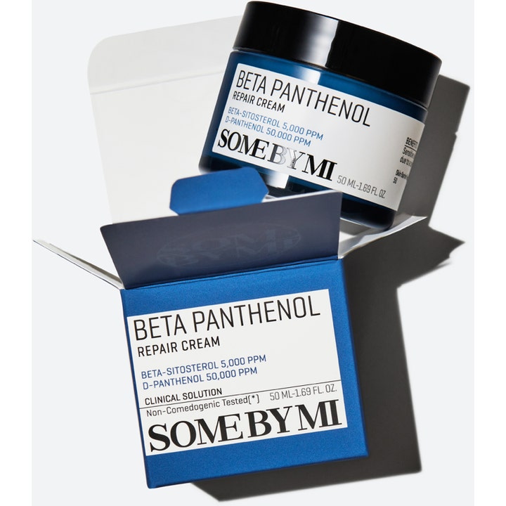 Some By Mi Beta Panthenol Repair Cream 50 ml i mørkeblå krukke og matchende åben papæske til sensitiv hud