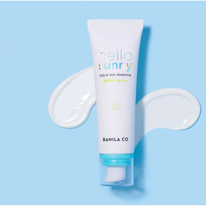 Banila Co Hello Sunny Aqua Sun Essence 50 ml solcreme til ansigtet med SPF 50+ og hvid cremet tekstur