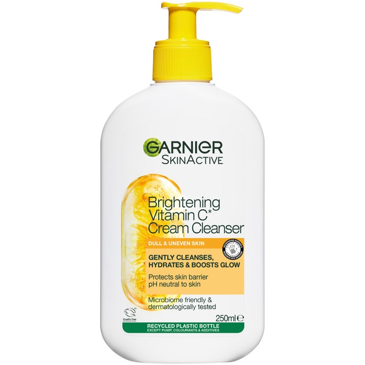 Garnier SkinActive Brightening Vitamin C Cream Cleanser 250 ml ansigtsrens giver glød i hvid flaske med gul pumpe