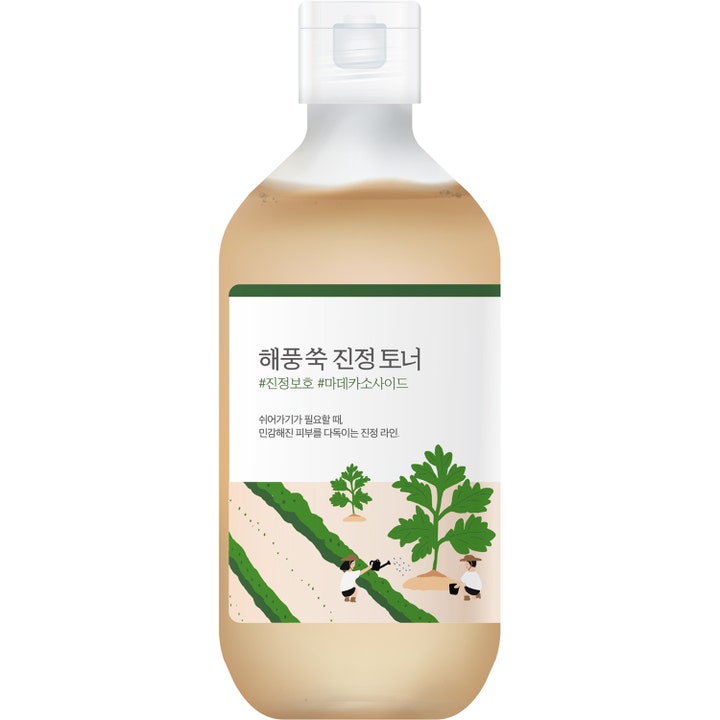 Round Lab Mugwort Calming Toner beroligende ansigtstoner i klar plastflaske med hvidt låg og grønne planteillustrationer.