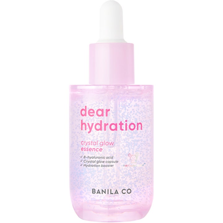 Banila Co Dear Hydration Crystal Glow Essence 50 ml i gennemsigtig flakon med lyserøde kapsler og hvid pipette.