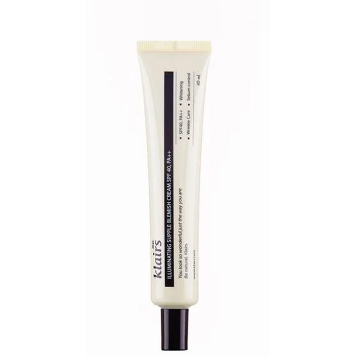Klairs Illuminating Supple Blemish Cream 40 ml BB cream med SPF 40 i en hvid tube med lodret sort stribe og låg