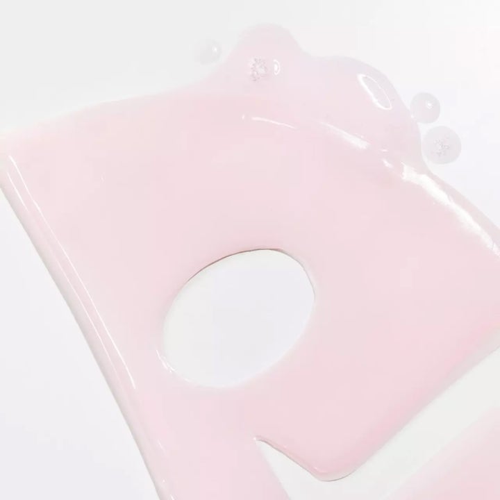 COSRX Peptide Glow Hydrogel Mask 3 stk ansigtsmaske viser en lyserød geltekstur der giver glød