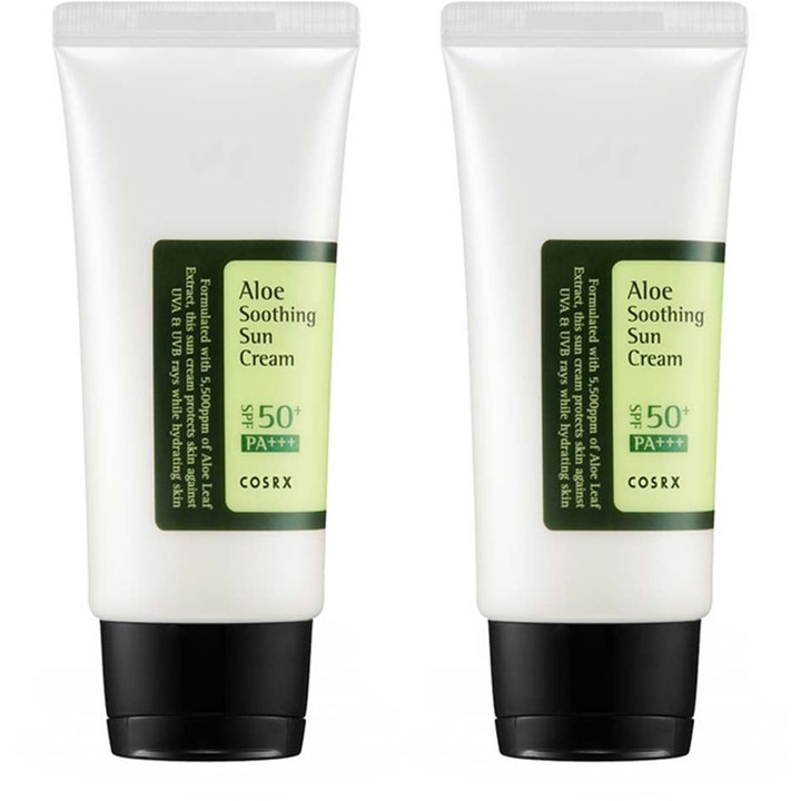 COSRX Aloe Soothing Sun Cream duo beroligende SPF 50 solcreme i to hvide tuber med sorte låg og grønne detaljer