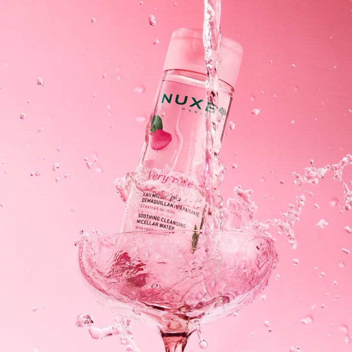 Nuxe Very Rose Micellar Water 200 ml ansigtsrens i lyserød flaske med forfriskende vandstænk