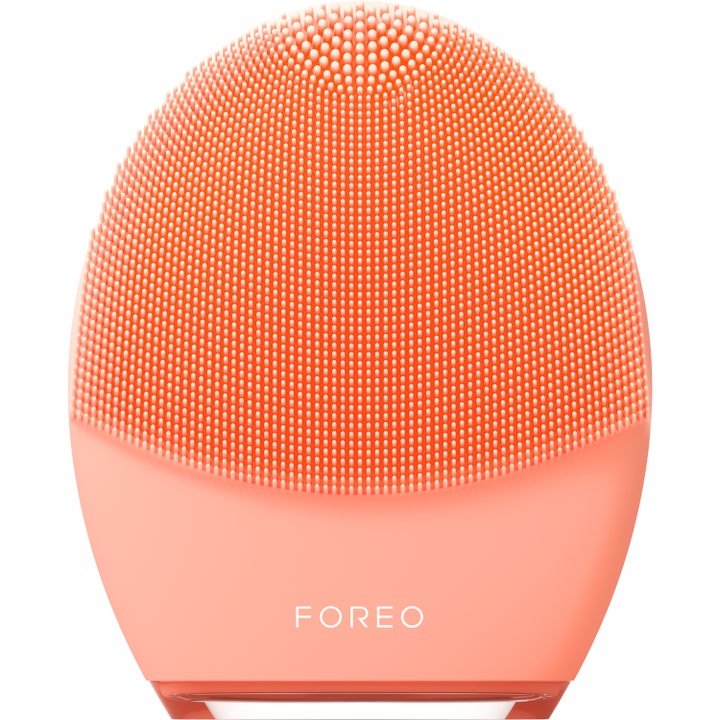 Foreo Luna 4 ansigtsbørste til normal hud giver dybderens med ferskenfarvede silikonebørster.